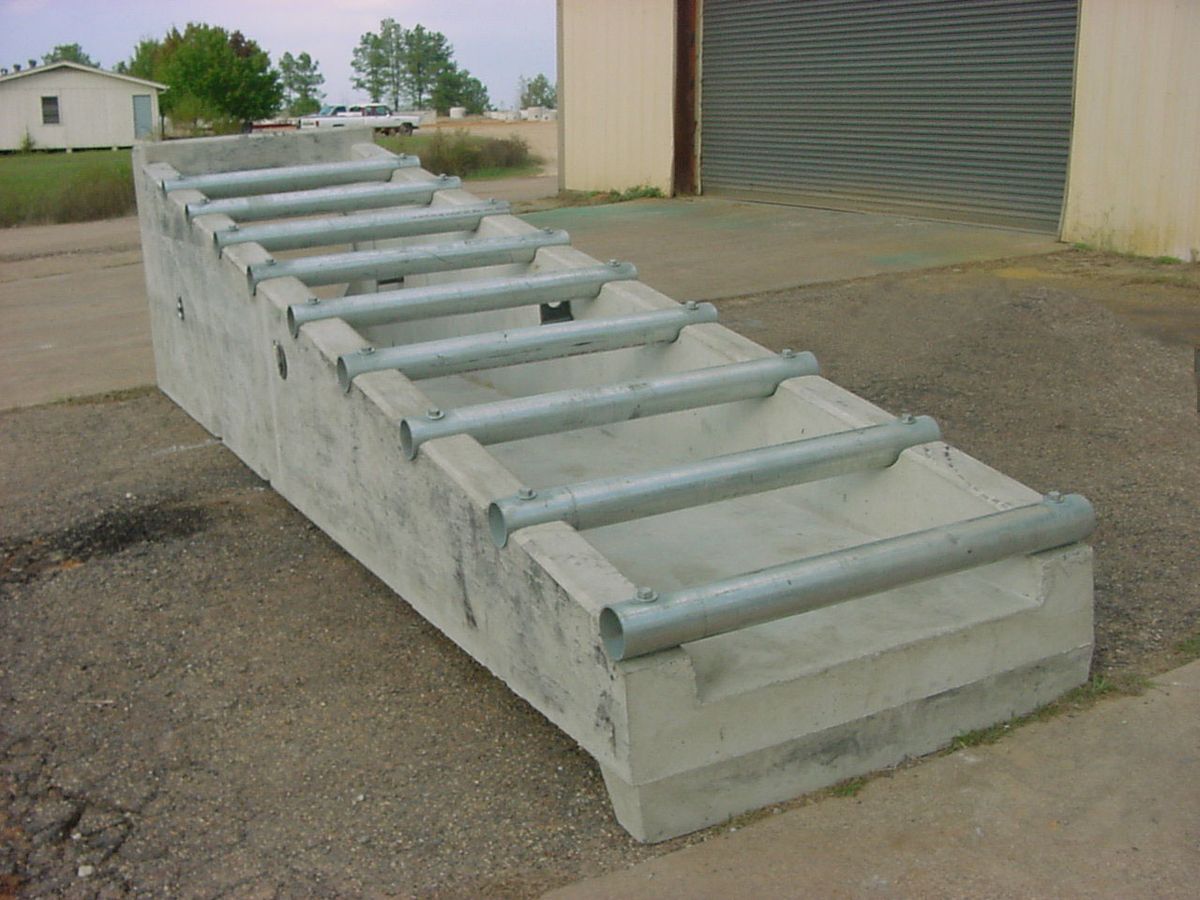 Safety end treatment with pipe runners