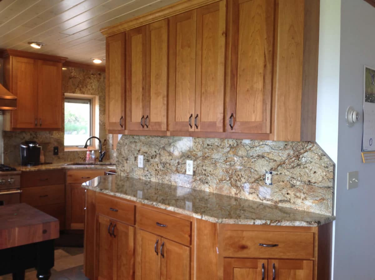Granite island countertop in a Northland kitchen
