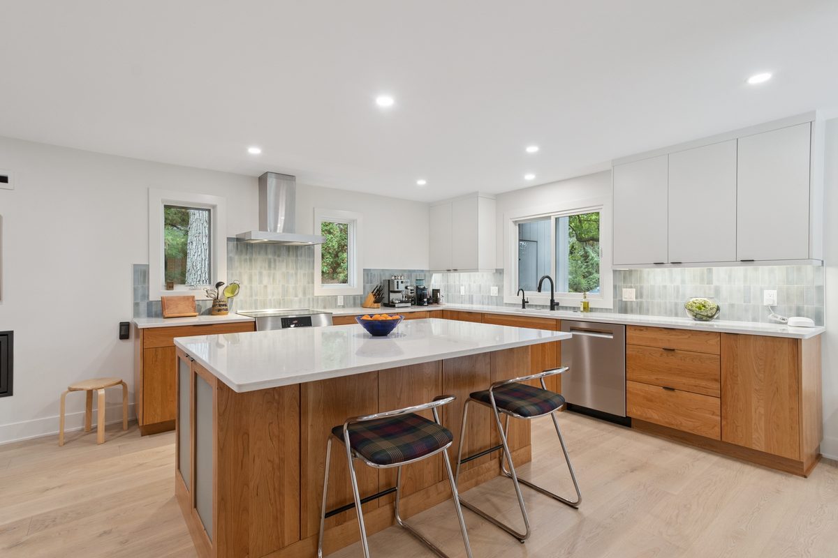 Kitchen with large island, Eisenbeiser Drive, Chelsea