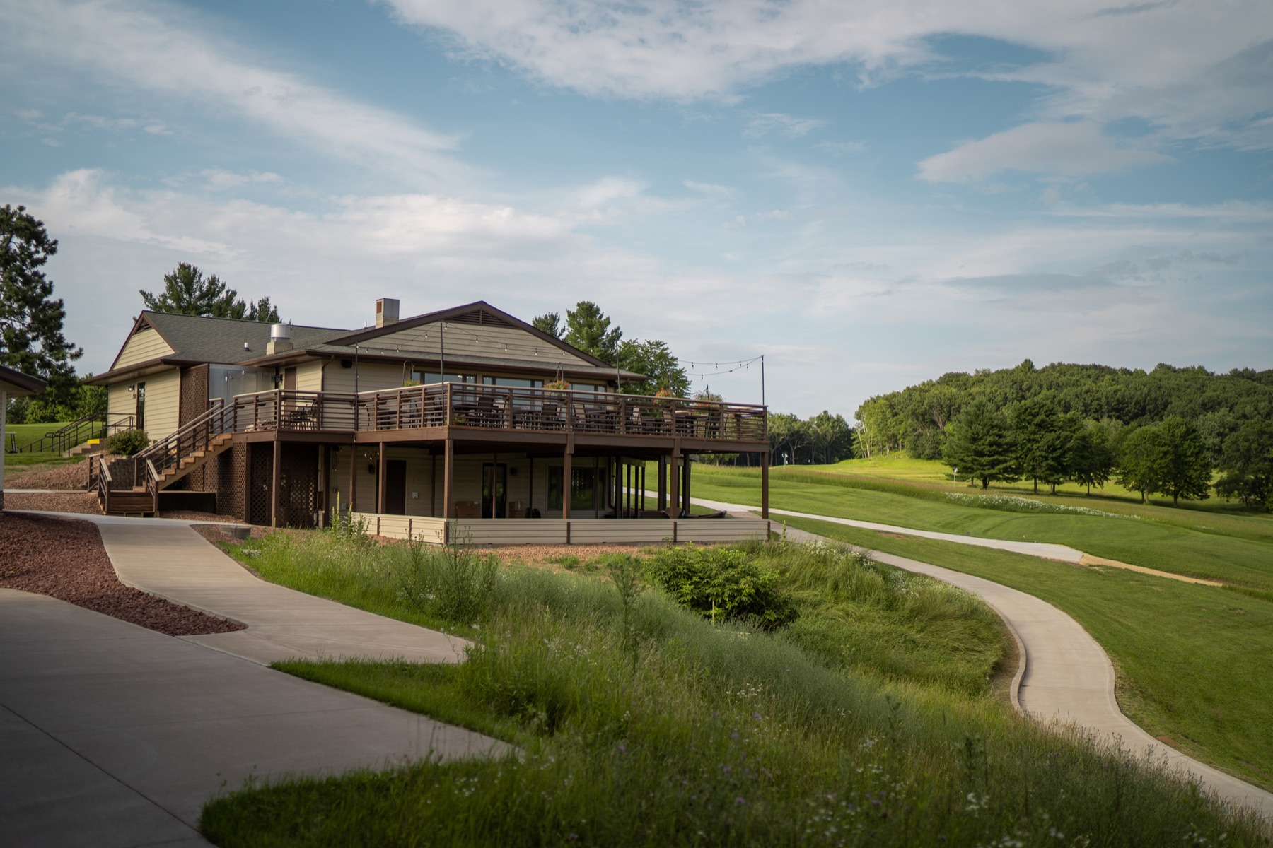 The Tanglewood Greens clubhouse and deck overlooking the course